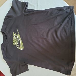 Black Nike shirt with camo writing XXL men